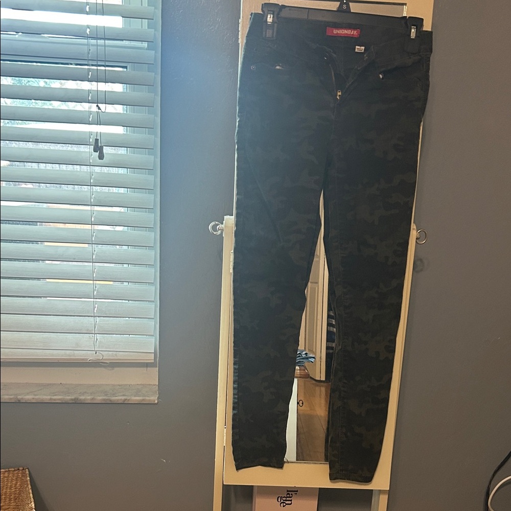 UNIONBAY Dark Camouflage Pants